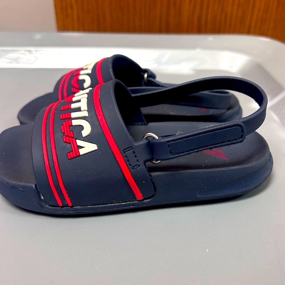 Nautica slippers boy sizes 8 with red white and blue - Picture 4 of 4